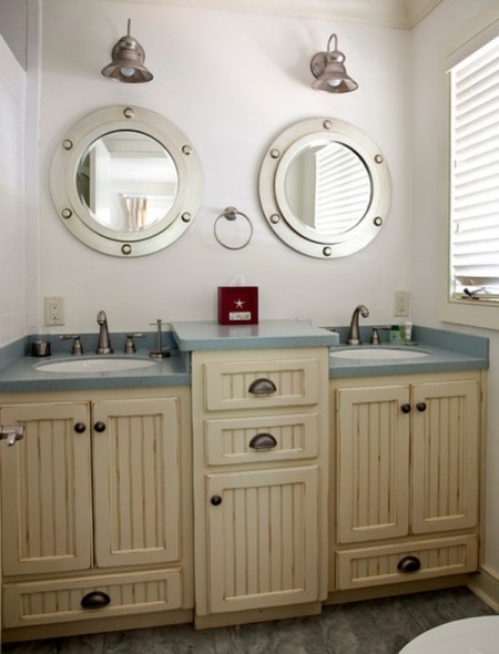 Pohištvo za kopalnico v navtičnem slogu 