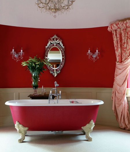 Червена чугунена вана