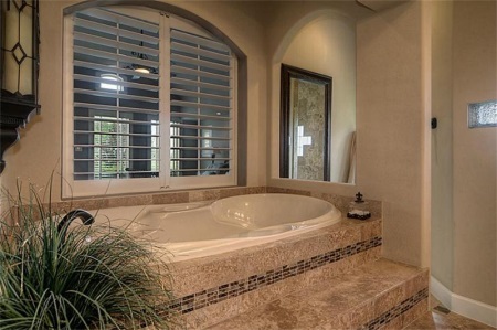 Įmontuota vonia miesto būstuose