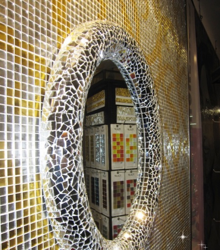 Spegel med mosaik