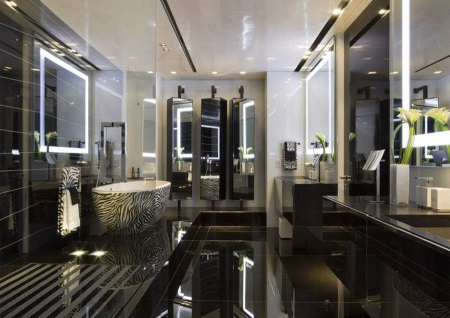 Halogen belysning av badrumsspegel