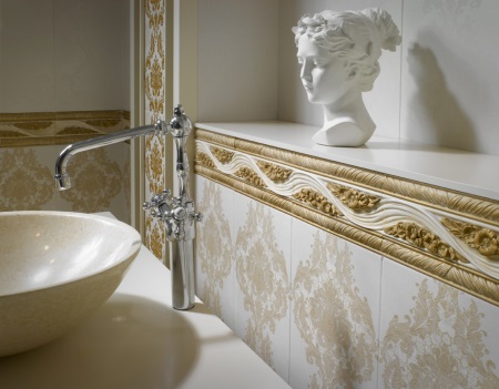 Kuldne plaaditud ääristus