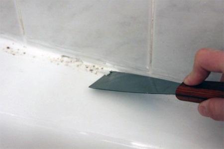 Oude voegspecie met mortel en verf