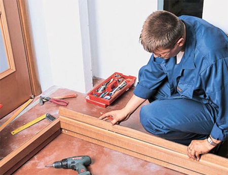 Reguleerige ukse raami