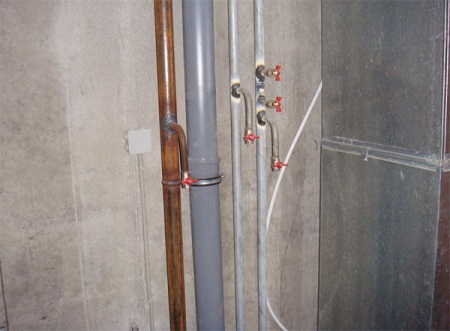 Mise à la terre et tuyaux