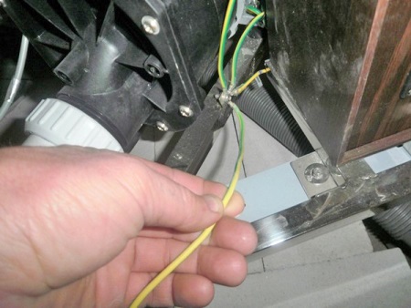 Mise à la terre de la baignoire avec système d'hydromassage