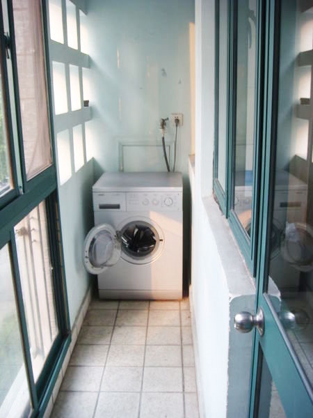 Waschmaschine auf dem Balkon