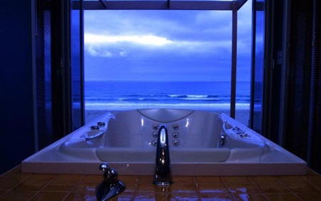 Apollo badspa i badrummet.