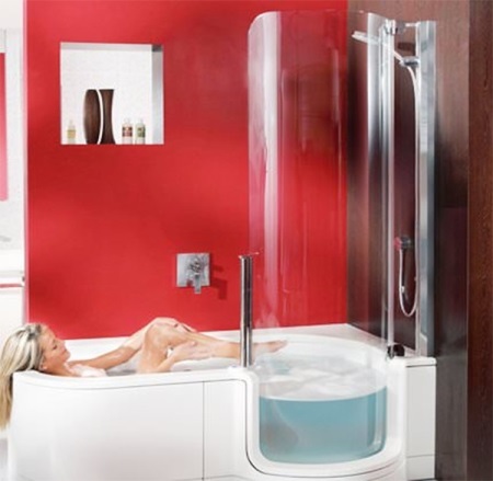 Dekle v kombinirani kadi