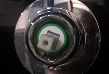 Hogyan cserélje ki a meghibásodott zuhanykazettát