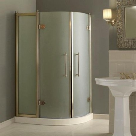 Душ кабина с врати на панти