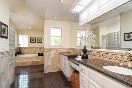 Esiseinäiset altaat