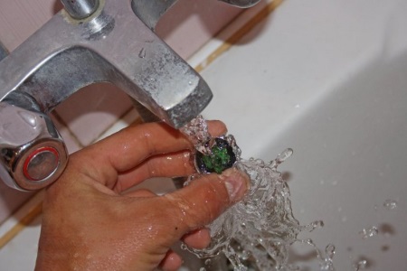 Limpeza do arejador da torneira