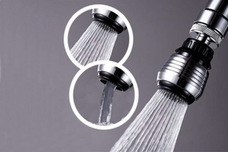 Poupar água com um arejador misturador 