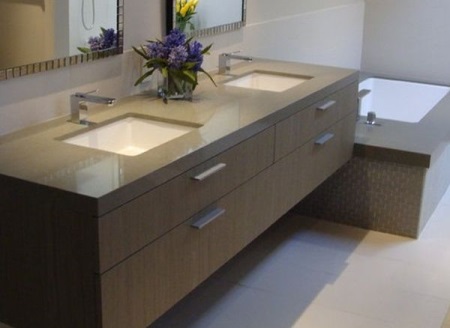 Предимства на тоалетната чиния с умивалник