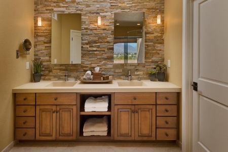 Nackdelarna med ett skåp under diskbänken i badrummet