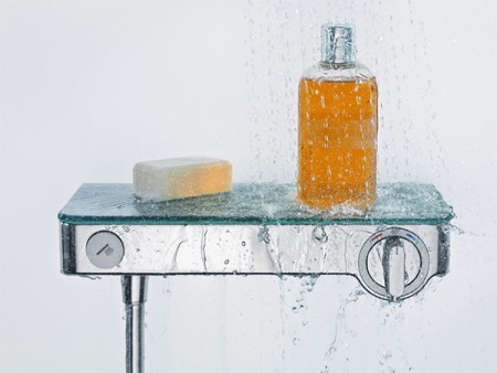 Ενσωματωμένη μπανιέρα και μίκτης ντους με θερμοστάτη