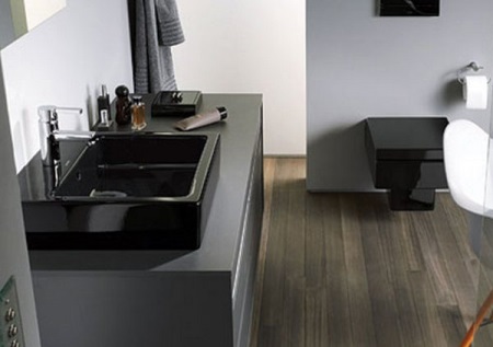 Дизайн на помещение за баня (тоалетна) с черна тоалетна