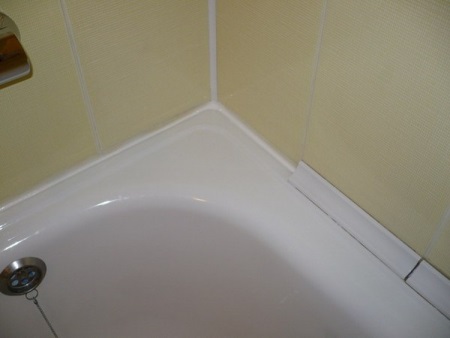 Keramisk badekar kantning