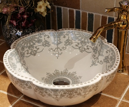 Suosittuja kiinnitettävien altaiden muotoja