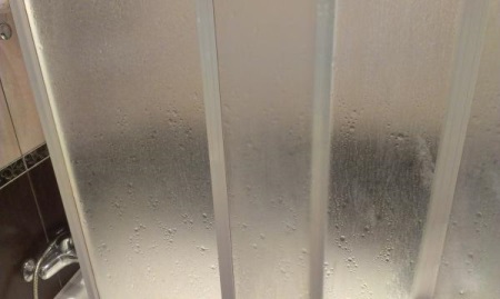 Nachteile von Kunststoff-Badewannenabtrennungen