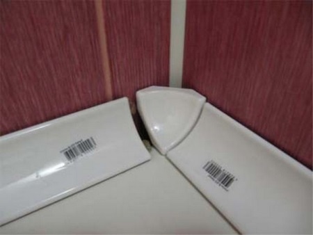 Namestite vogalni element na kad