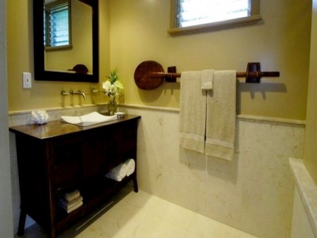 Vonios kambario rankšluosčių laikiklis