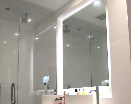 Vonios kambario veidrodžio apšvietimo prijungimas