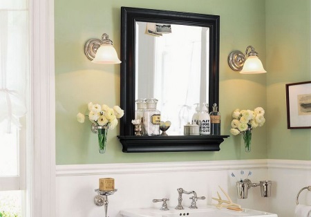 Apšviestas vonios lentynos veidrodis