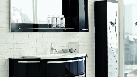 Koupelnová zrcadlová skříňka s košem na prádlo