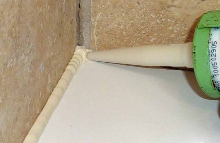 Szaniter tömítőanyag fürdőszobákhoz