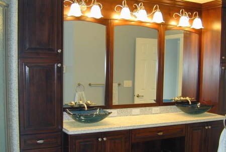 Regole di illuminazione per gli specchi del bagno