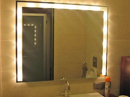 Luce di striscia led per lo specchio del bagno