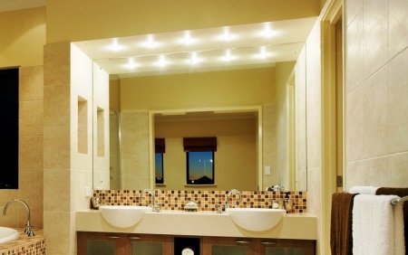 Upotettavia kylpyhuoneen valaisimia koskevat vaatimukset
