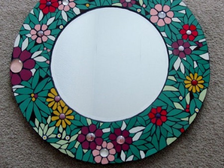 Dipingere a mano uno specchio del bagno