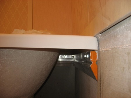 Анкериране на ваната през вдлъбнатина