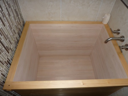 Cada pătrată din lemn