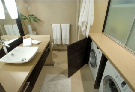 Installation af et skab til en vaskemaskine