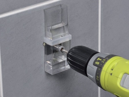 Fúrási gyakorlat a csempézéshez Fürdőszoba csempék