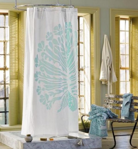 Grand rideau de salle de bains en tissu blanc imprimé