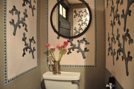 Vannitoa seinte värvimine mitme värviga