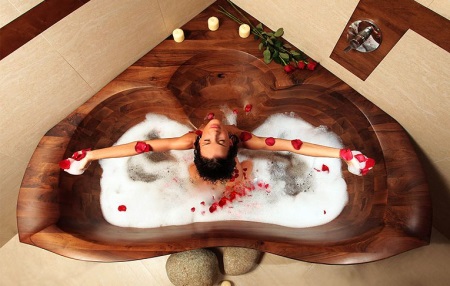 Baignoire triangulaire en bois