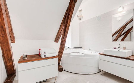 Salle de bains de style scandinave.