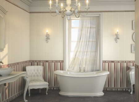 Morbida poltrona grande nel bagno barocco