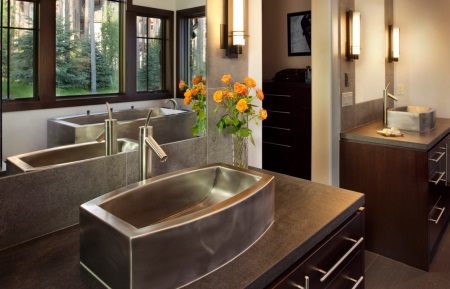 Umivalnik in kad iz nerjavečega jekla