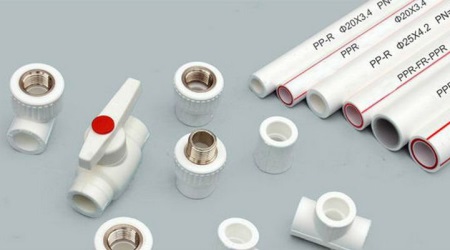 È possibile sostituire i vecchi tubi del bagno con tubi in polipropilene.