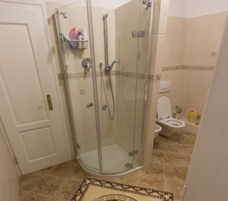 Sprchové kouty bez střechy s nízkou vaničkou