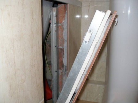 Sanitary technical hatch invisible on magnets under the tiles