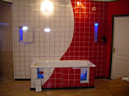Press-on invisible sanitary hatch under the tiles