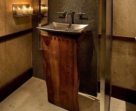 Håndvask på en base af naturtræ